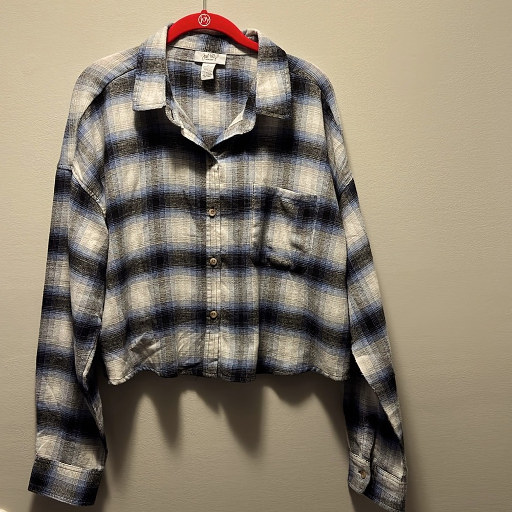 Women’s flannel cropped shirt size XL